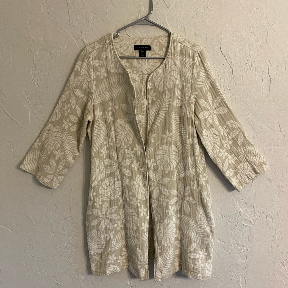 Tahari large ladies light overcoat